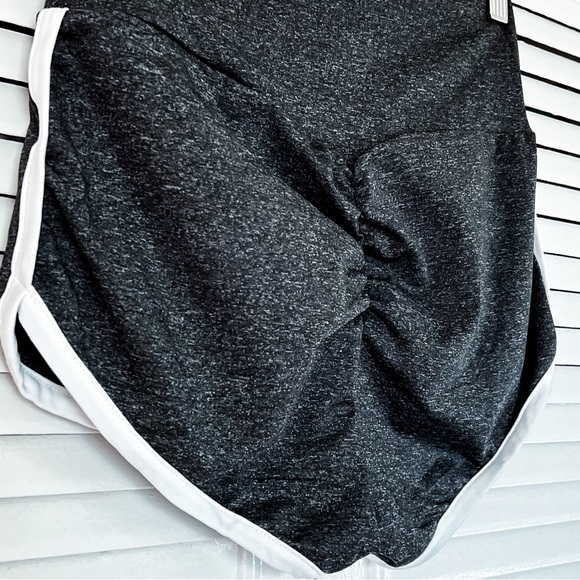 SHEIN | Deftones Screen Print Pony Scrunch Butt Shorts - Picture 4 of 8